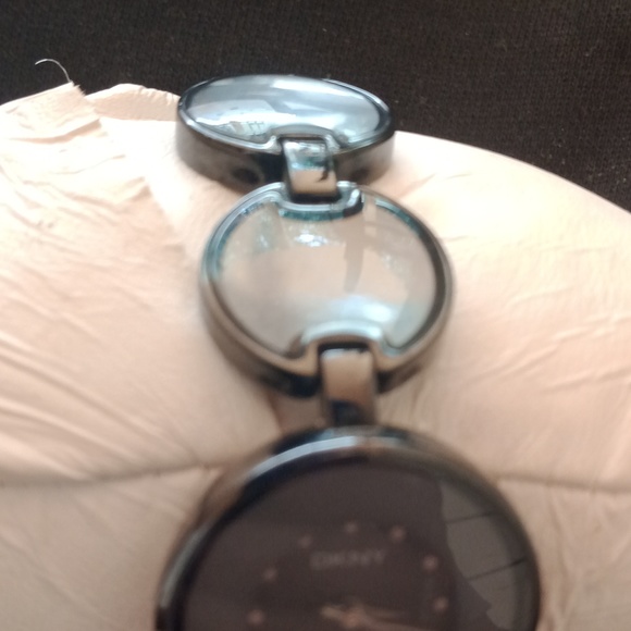 DKNY BLACK ROUND PEARL MOP MOTHER OF PEARL BRACELET WATCH - Picture 6 of 6